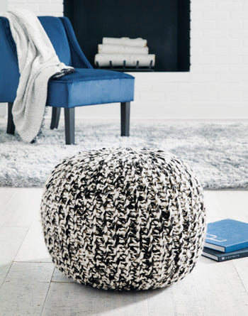 Latricia Pouf